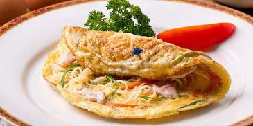 Chicken & Noodle Omelette