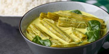 Drumstick With Spinach Curry